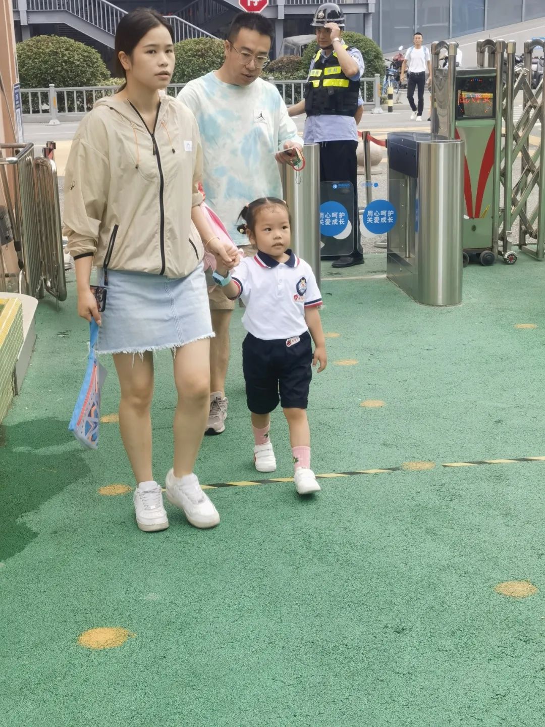 https://gyyey.wxlxjy.com/contents/sitefiles2039/10199337/images/46973334.jpeg